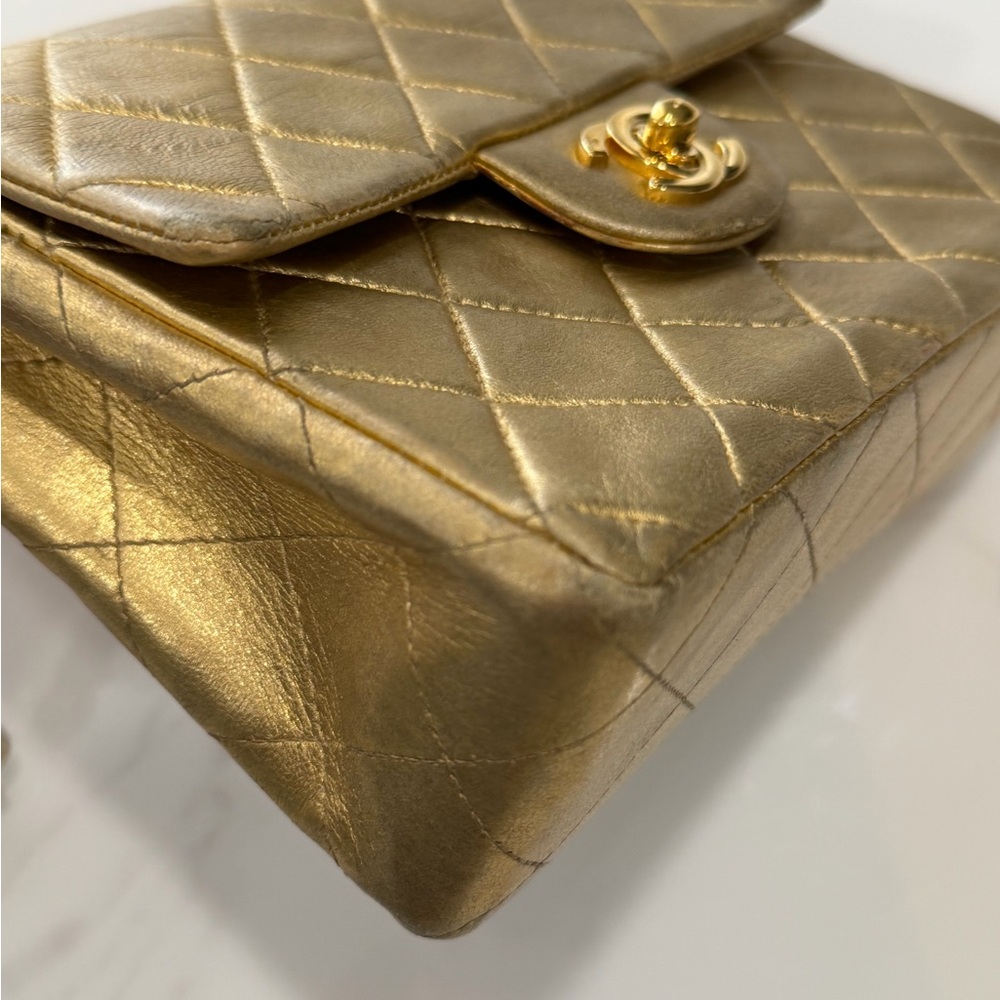 RARE CHANEL VINTAGE GOLD LAMBSKIN
CLASSIC SQUARE MINI FLAP BAG 24K GOLD PLATED - Picture 5 of 15